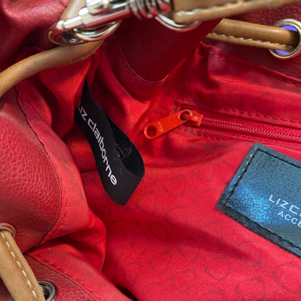 📌Liz Claiborne Great Locking Handbag space for a lot of stuff - Picture 12 of 14